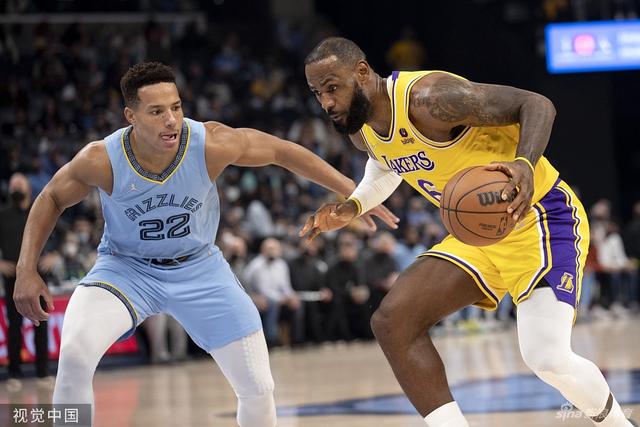 FIBA三人篮球精彩配合解析：如何防守这些战术